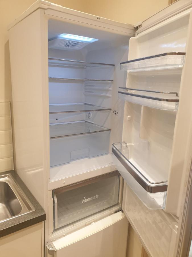 London Luxury Apartments 3 Bedroom Sleeps 8 With 3 Bathrooms 4 Mins Walk To Tube Free Parking イルフォード エクステリア 写真