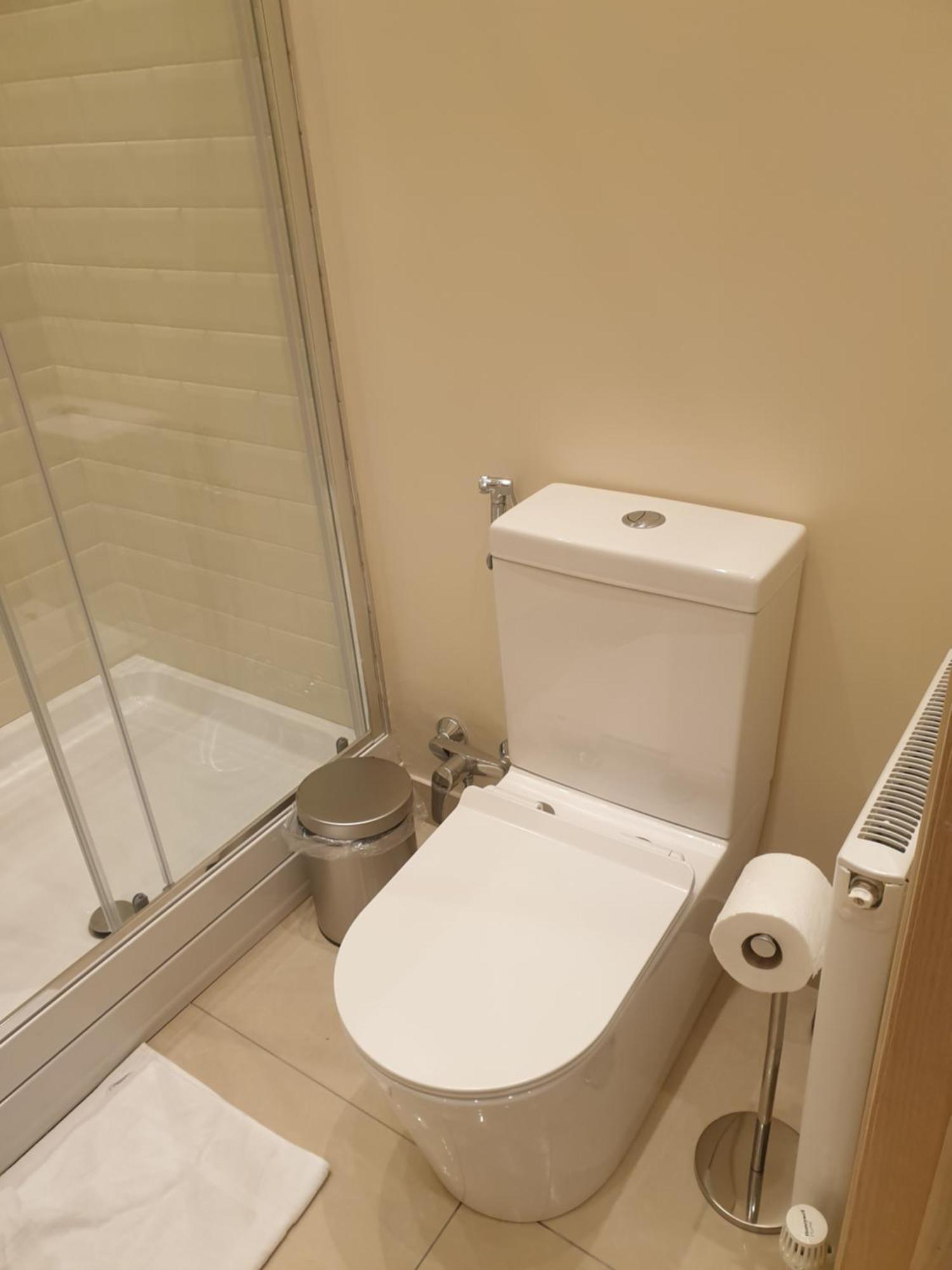London Luxury Apartments 3 Bedroom Sleeps 8 With 3 Bathrooms 4 Mins Walk To Tube Free Parking イルフォード エクステリア 写真