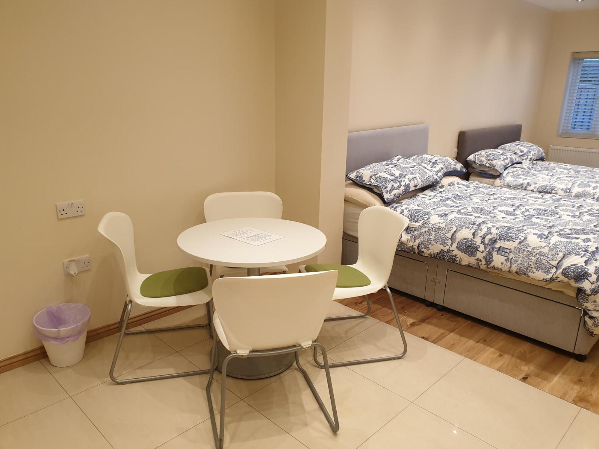 London Luxury Apartments 3 Bedroom Sleeps 8 With 3 Bathrooms 4 Mins Walk To Tube Free Parking イルフォード エクステリア 写真
