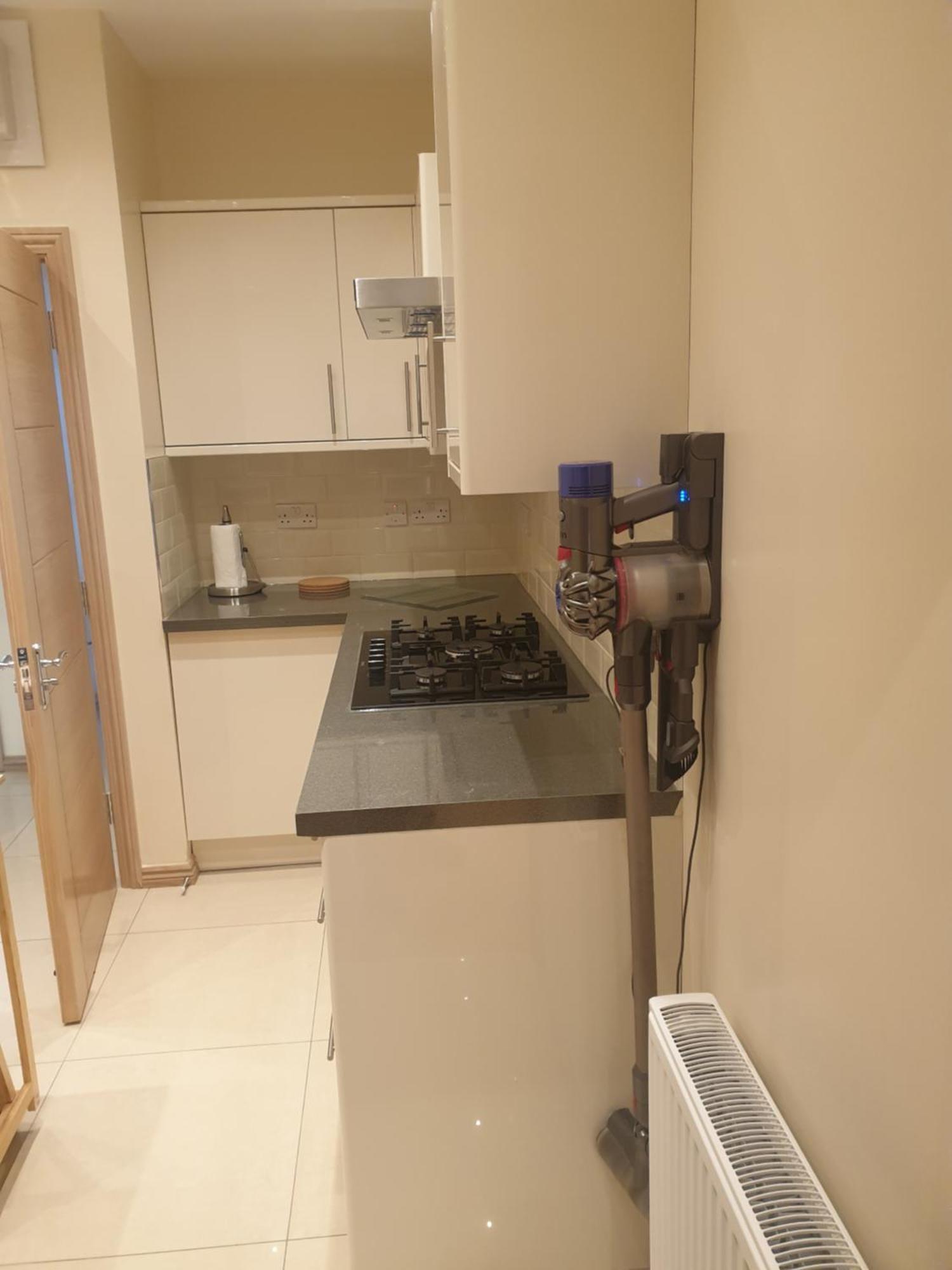 London Luxury Apartments 3 Bedroom Sleeps 8 With 3 Bathrooms 4 Mins Walk To Tube Free Parking イルフォード エクステリア 写真