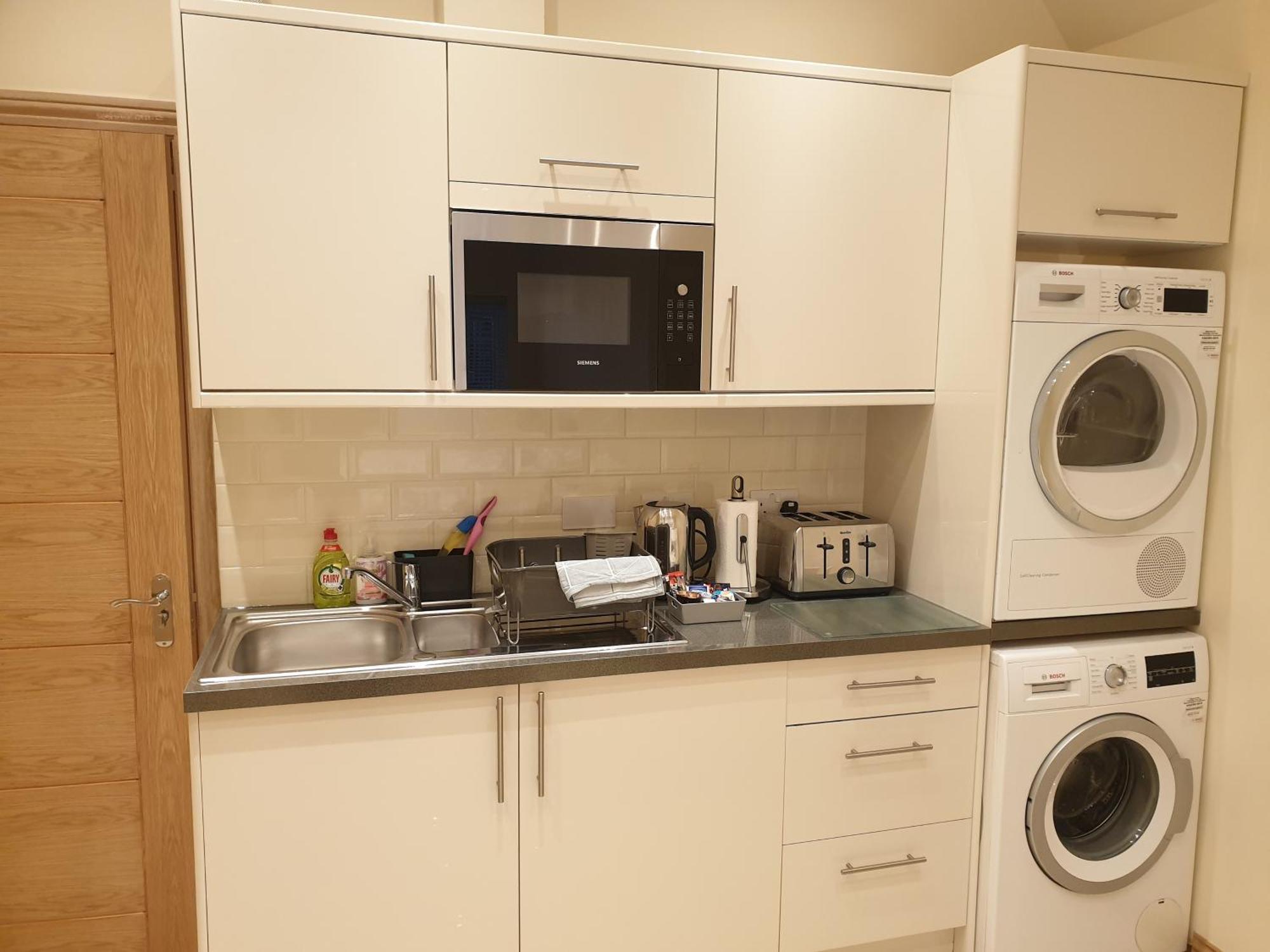 London Luxury Apartments 3 Bedroom Sleeps 8 With 3 Bathrooms 4 Mins Walk To Tube Free Parking イルフォード エクステリア 写真