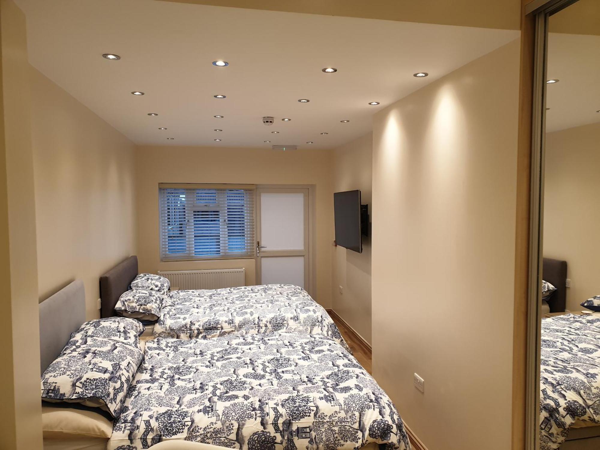 London Luxury Apartments 3 Bedroom Sleeps 8 With 3 Bathrooms 4 Mins Walk To Tube Free Parking イルフォード エクステリア 写真