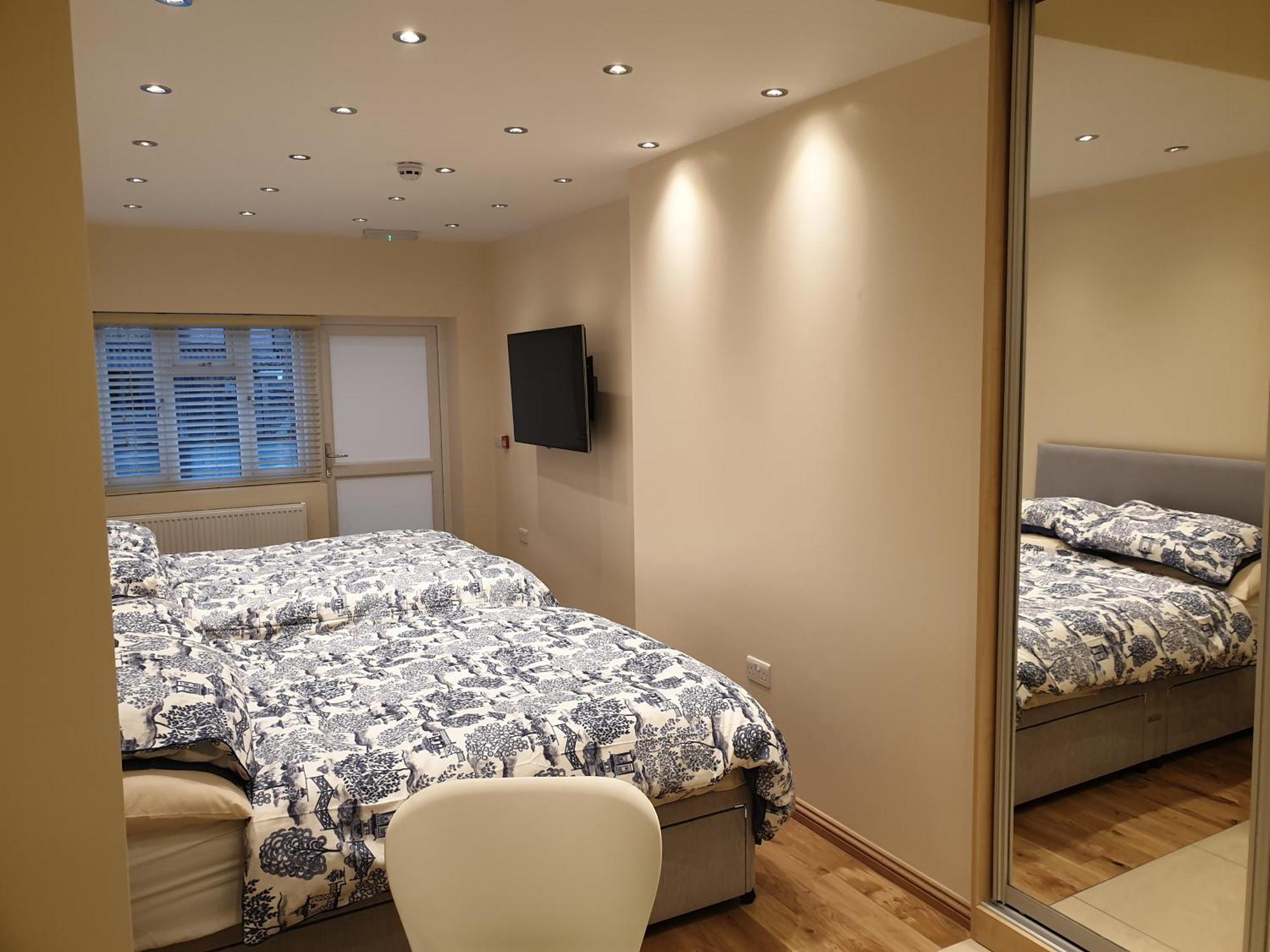 London Luxury Apartments 3 Bedroom Sleeps 8 With 3 Bathrooms 4 Mins Walk To Tube Free Parking イルフォード エクステリア 写真