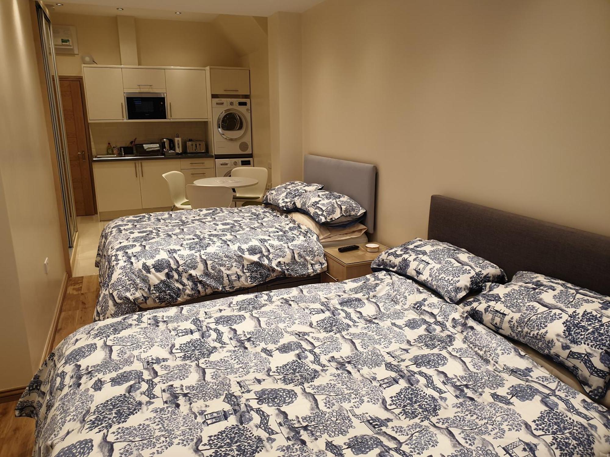 London Luxury Apartments 3 Bedroom Sleeps 8 With 3 Bathrooms 4 Mins Walk To Tube Free Parking イルフォード エクステリア 写真